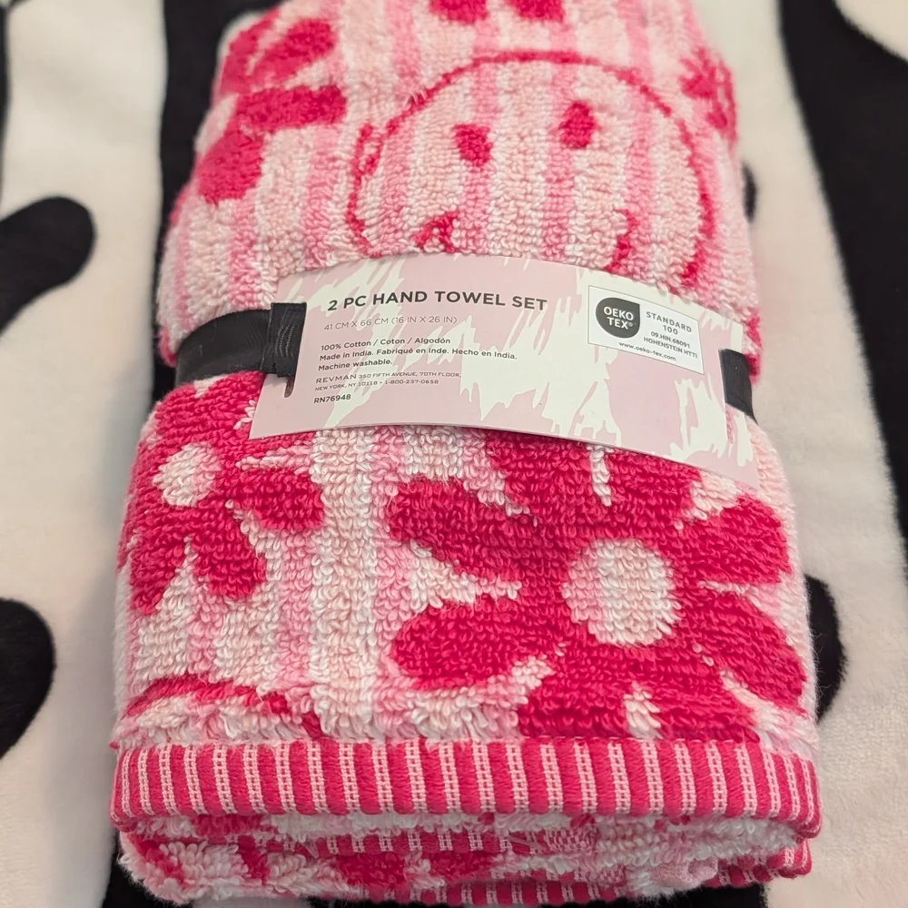 Betsey Johnson Pink Floral Happy Face Retro 70's Style Hand Towel Set